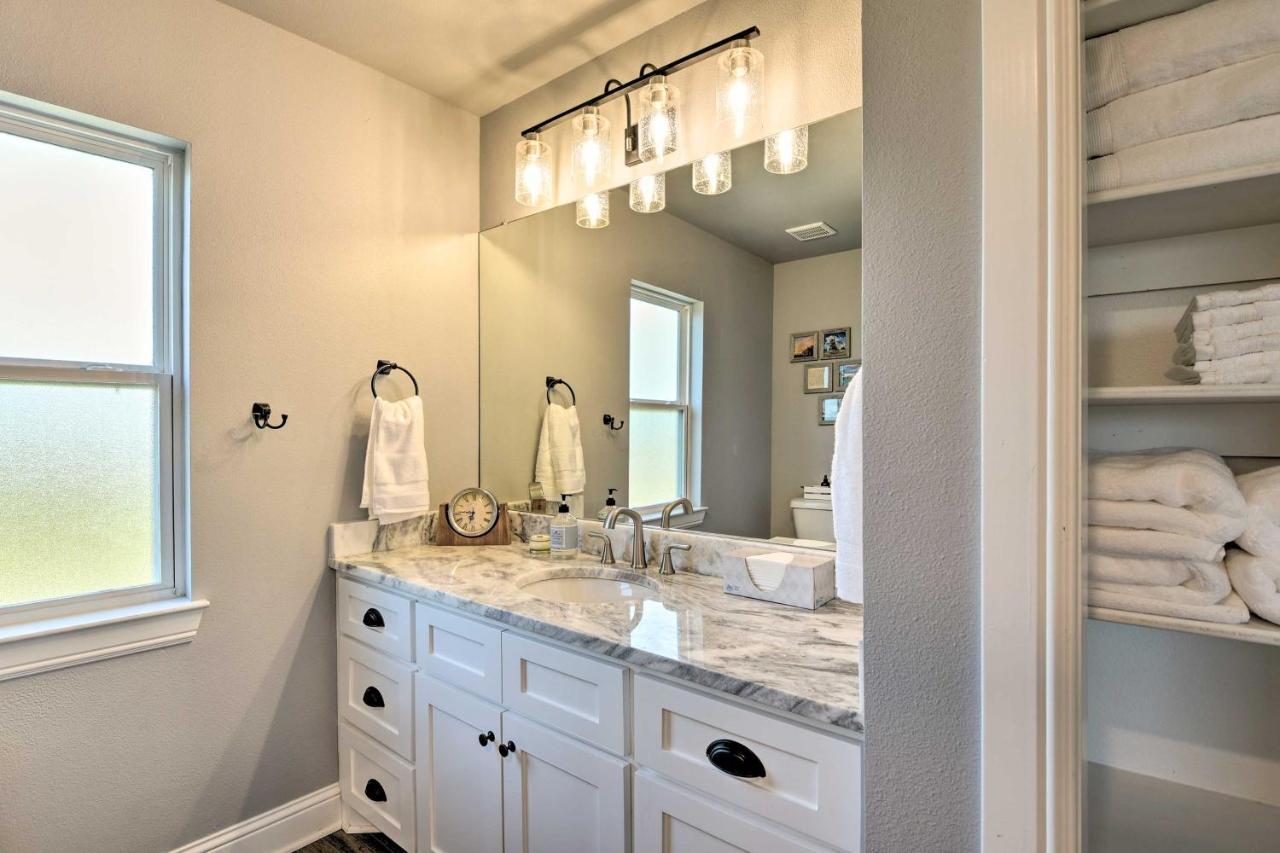 Granbury Home With Hot Tub And Furnished Patio! Kültér fotó