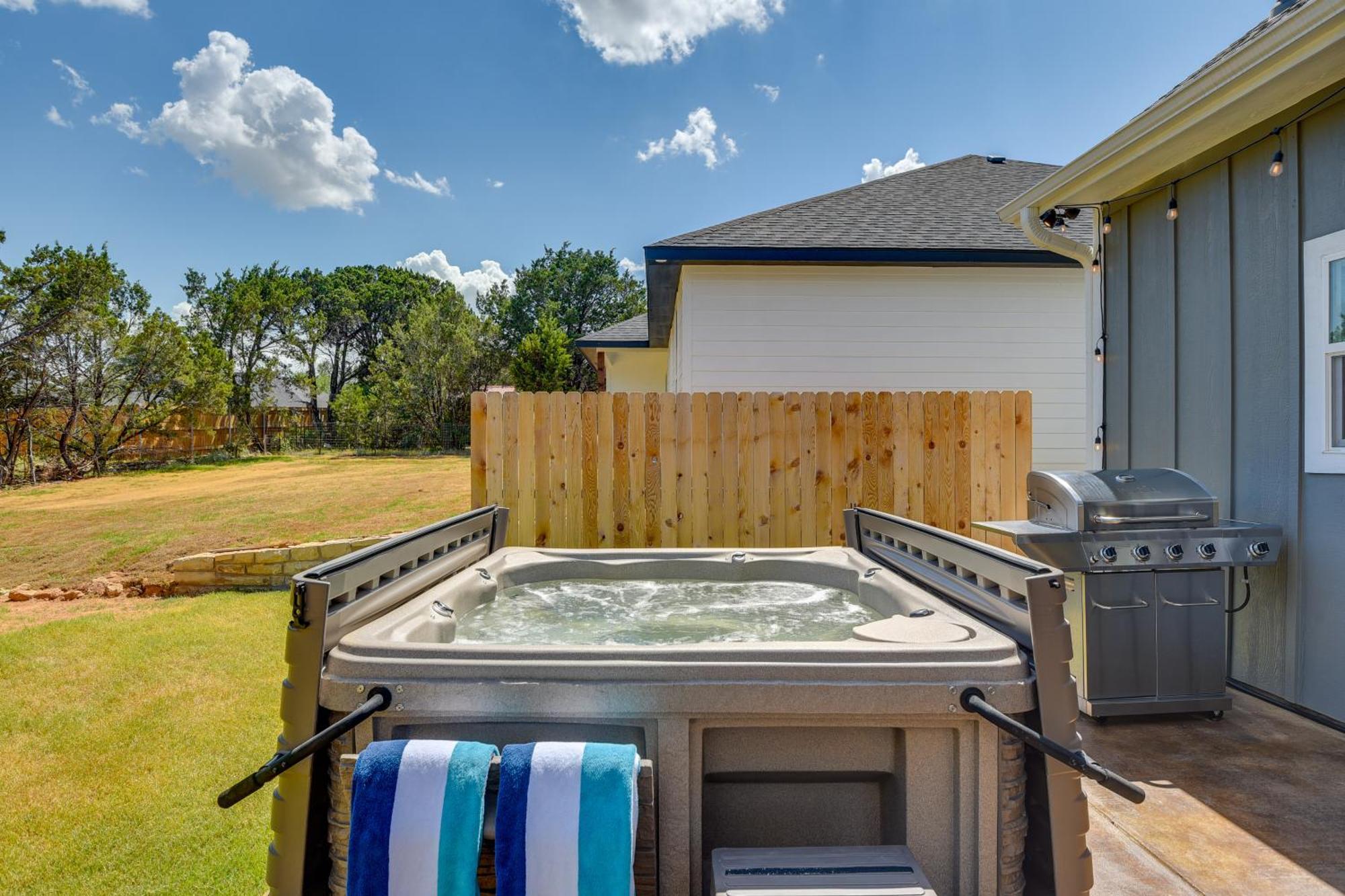 Granbury Home With Hot Tub And Furnished Patio! Kültér fotó